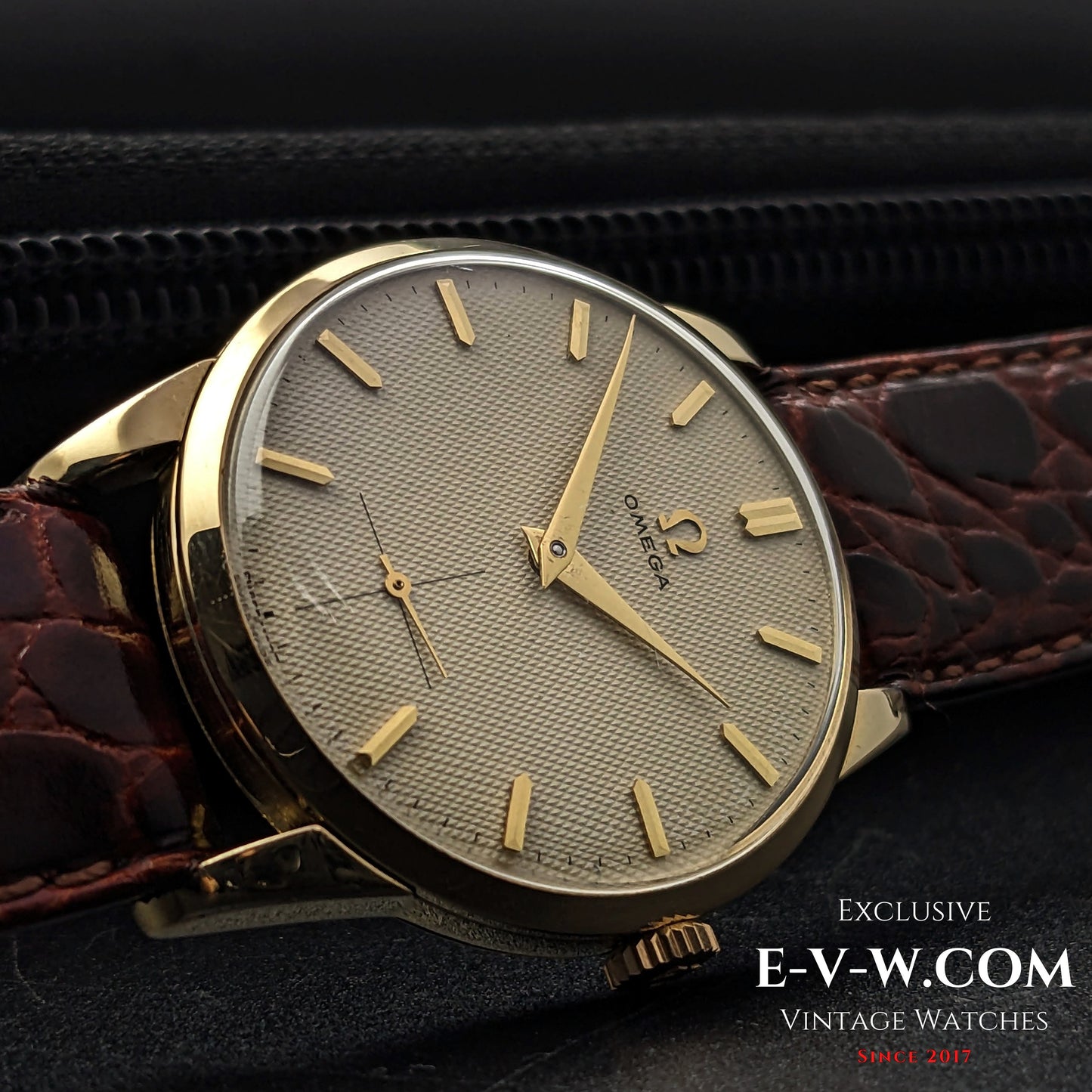 Omega vintage de 72 ans, cadran guilloché-honeucombe / Réf. 2512 11 / Cal. 266 / Année 1952