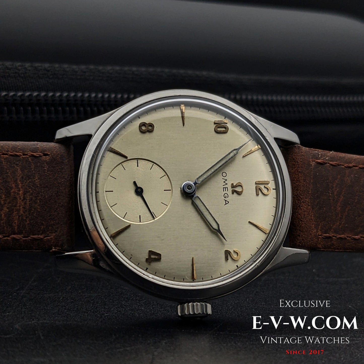 80 Vintage Omega WW II Ref. 2400-1 / Cal. 30T2 PC Vintage 1944