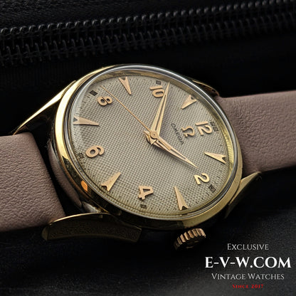 72 Years Old Vintage Omega Rare Guilloche-Honeucomb Dial Ref. 2667 4SC / Cal. 420 / Vintage 1952