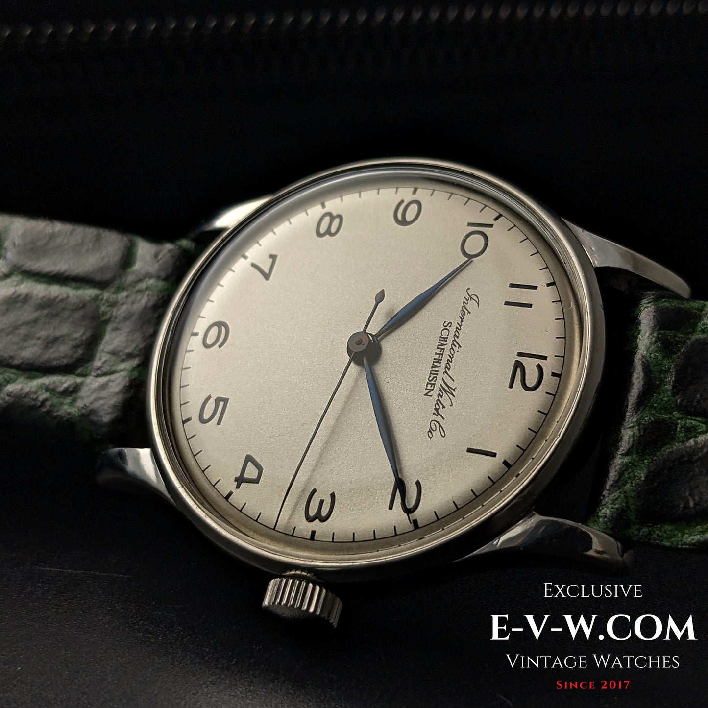 79 Years Old Vintage IWC Schaffhausen Classic Vintage / Cal. 89 / Vintage 194679 Years Old Vintage IWC Schaffhausen Classic Vintage / Cal. 89 / Vintage 1946