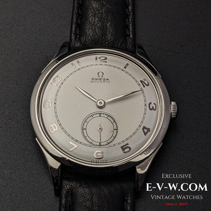 Montre Omega automatique à percussion de la Seconde Guerre mondiale, modèle 1944, datant de 1944 (79 ans) / Réf. 2374-3 / Calibre rare 30.10 RA PC, mécanisme conçu par Cherles Perregaux