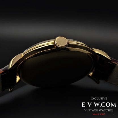 Montre IWC Schaffhausen vintage de 62 ans, en or 18 carats, avec anses en forme de crabe, calibre 89, millésime 1961.