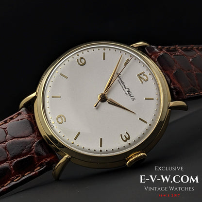 Montre IWC Schaffhausen vintage de 62 ans, en or 18 carats, avec anses en forme de crabe, calibre 89, millésime 1961.