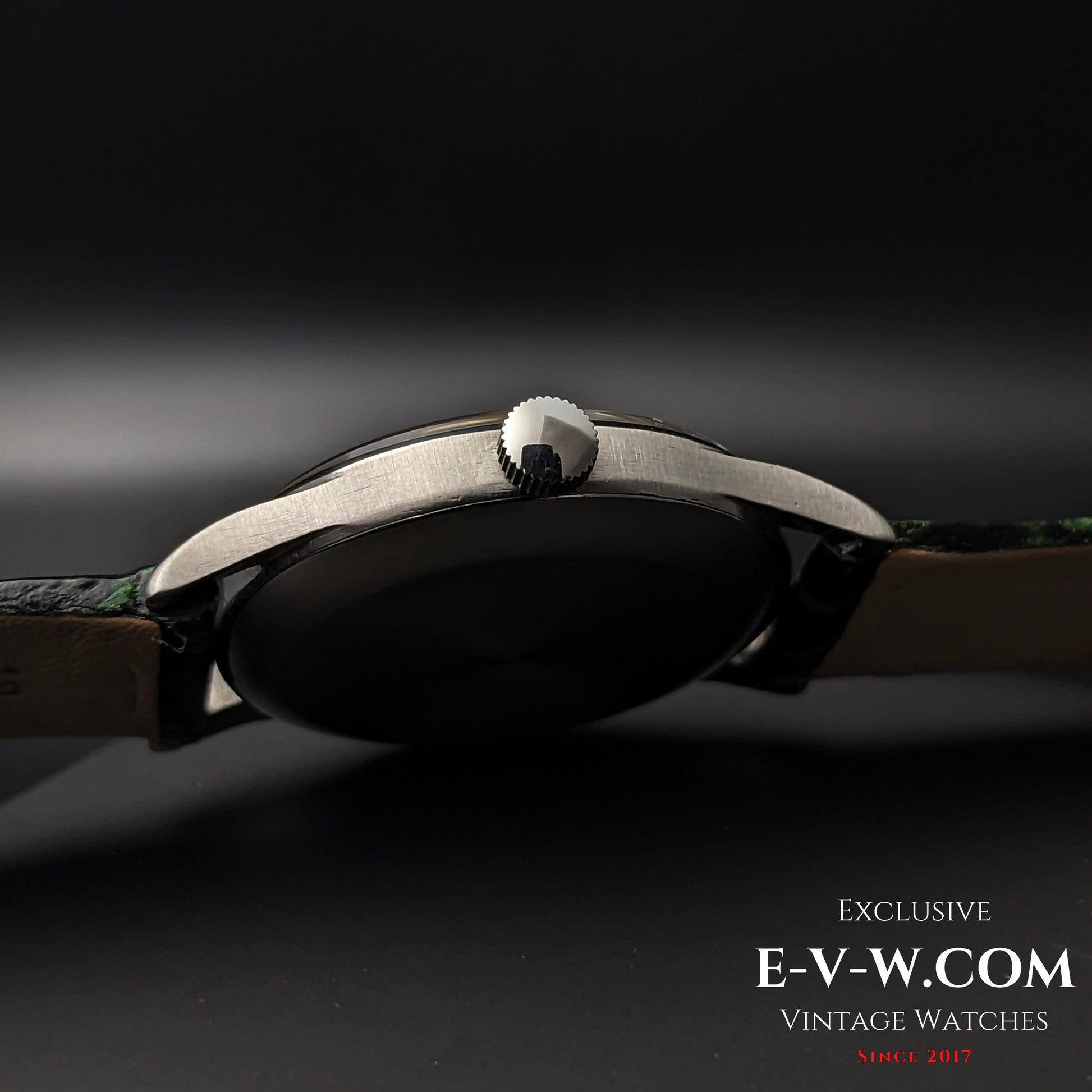 79 Years Old Vintage IWC Schaffhausen Classic Vintage / Cal. 89 / Vintage 1946