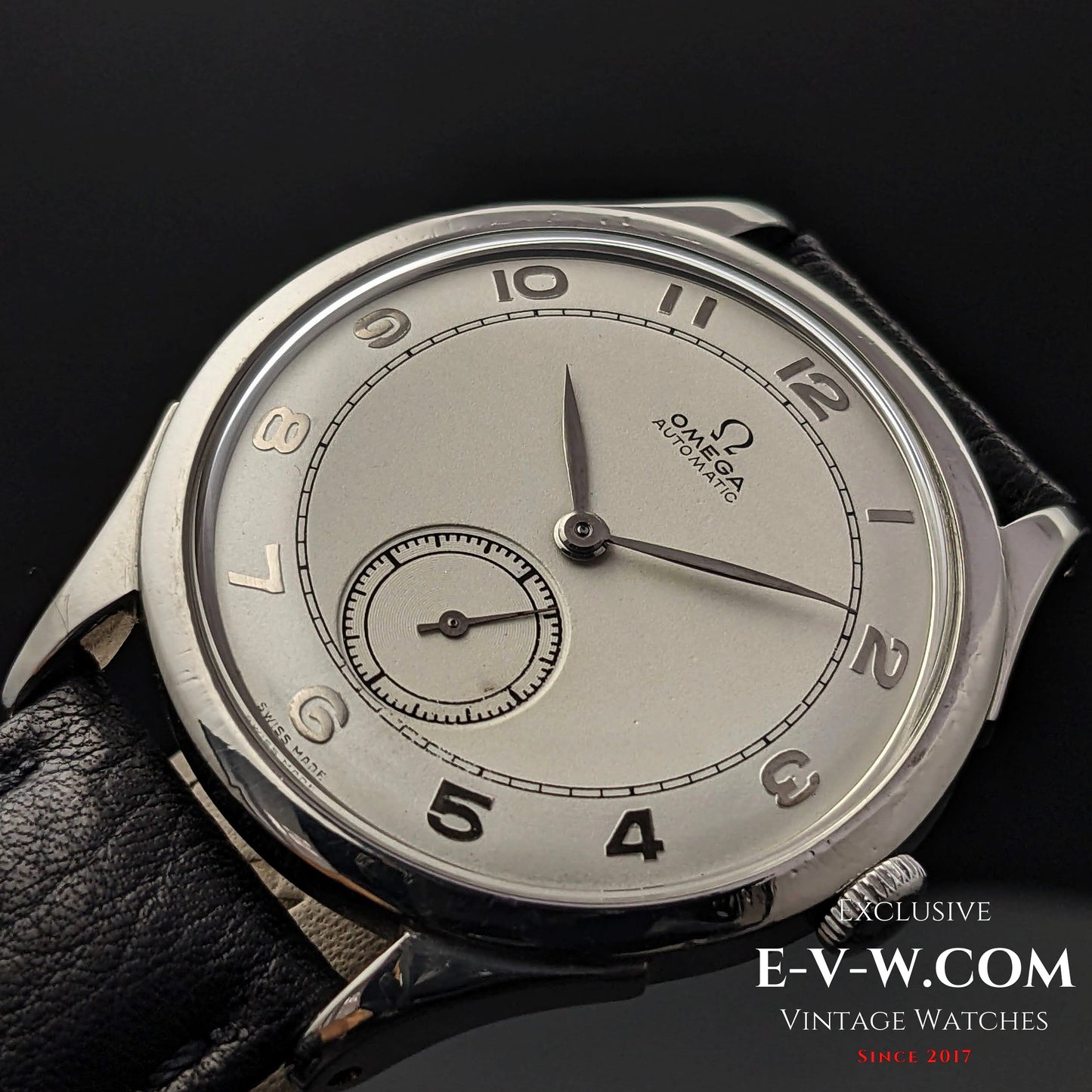 Montre Omega automatique à percussion de la Seconde Guerre mondiale, modèle 1944, datant de 1944 (79 ans) / Réf. 2374-3 / Calibre rare 30.10 RA PC, mécanisme conçu par Cherles Perregaux