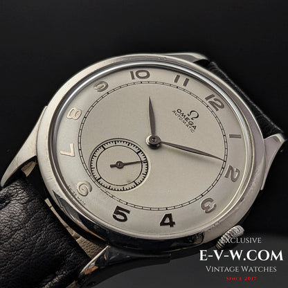 Montre Omega automatique à percussion de la Seconde Guerre mondiale, modèle 1944, datant de 1944 (79 ans) / Réf. 2374-3 / Calibre rare 30.10 RA PC, mécanisme conçu par Cherles Perregaux