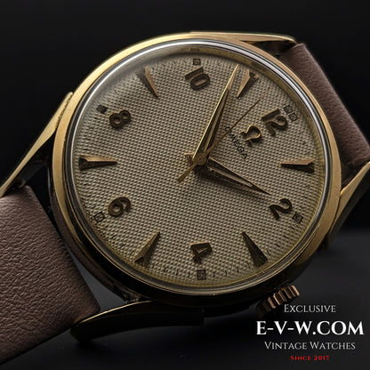 72 Years Old Vintage Omega Rare Guilloche-Honeucomb Dial Ref. 2667 4SC / Cal. 420 / Vintage 1952
