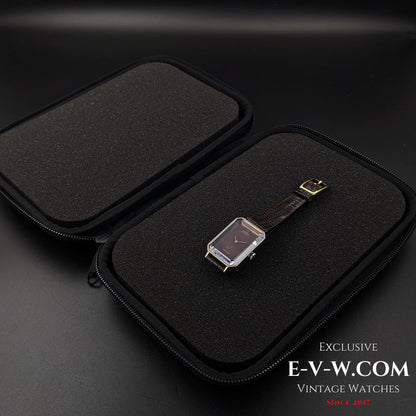 Montre Omegan Vintage de 56 ans, unique, en cristal de saphir taille émeraude, « collection d'Andrew Grim » / Vintage 1968