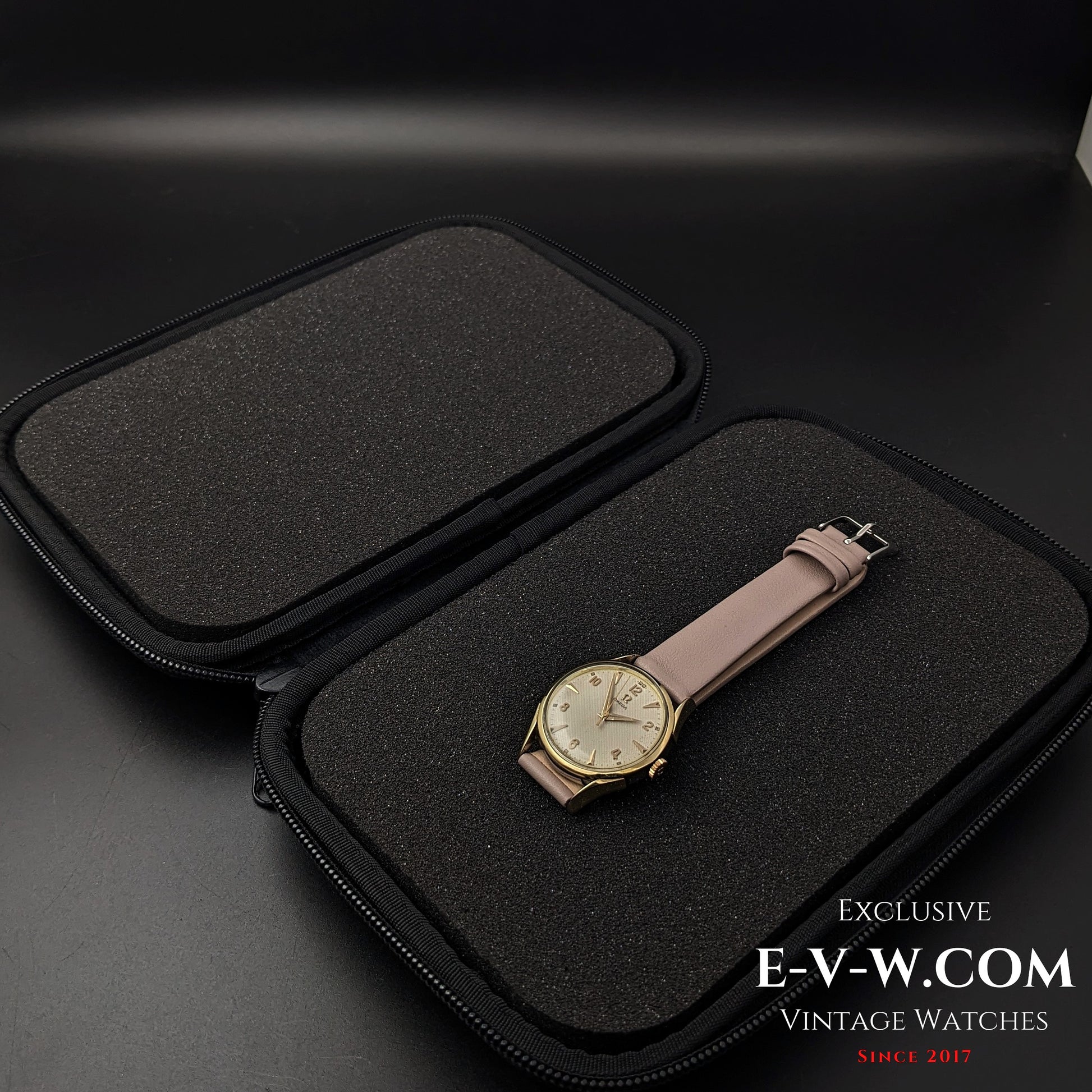 72 Years Old Vintage Omega Rare Guilloche-Honeucomb Dial Ref. 2667 4SC / Cal. 420 / Vintage 1952