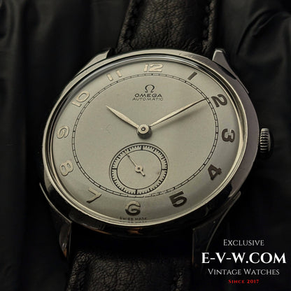 Montre Omega automatique à percussion de la Seconde Guerre mondiale, modèle 1944, datant de 1944 (79 ans) / Réf. 2374-3 / Calibre rare 30.10 RA PC, mécanisme conçu par Cherles Perregaux