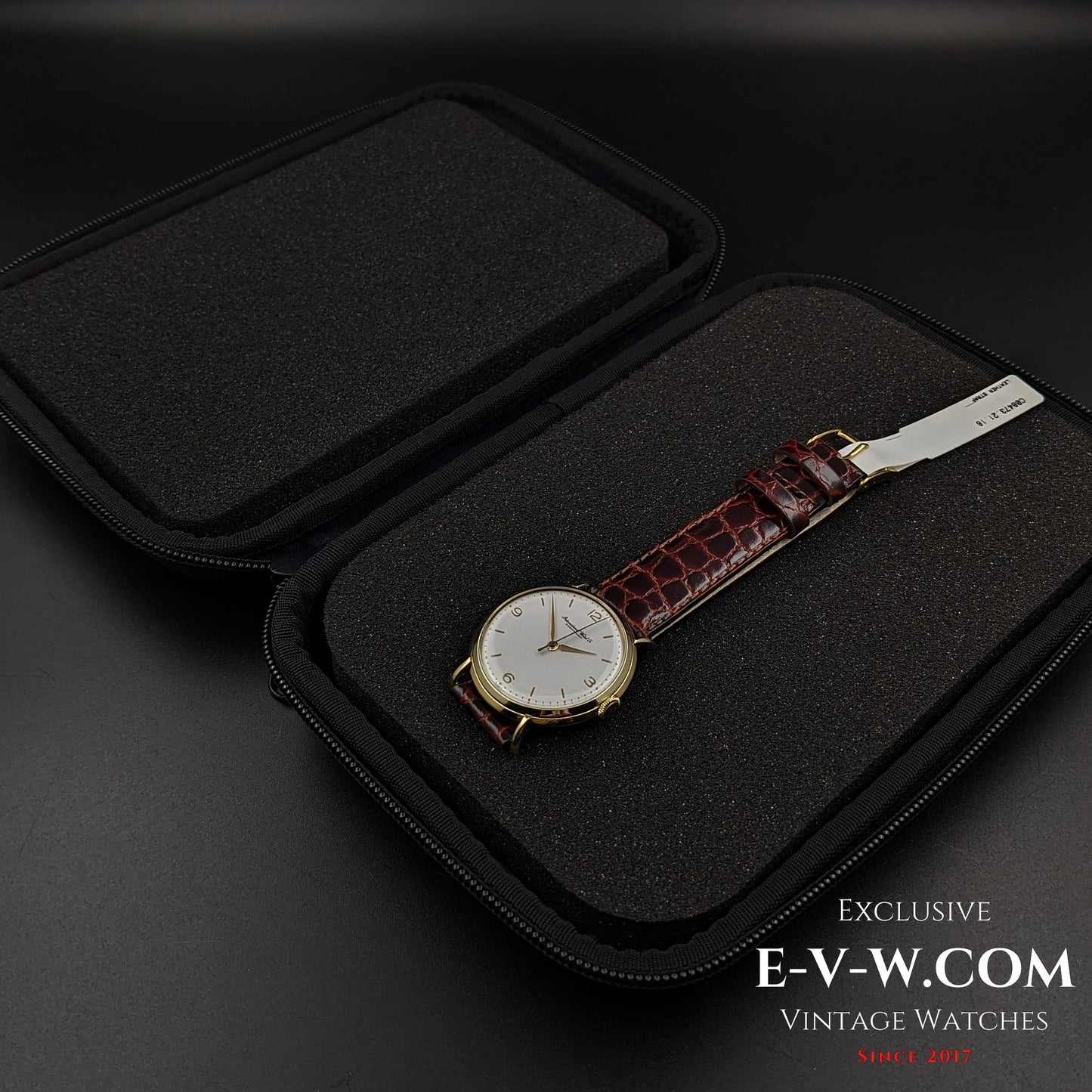 Montre IWC Schaffhausen vintage de 62 ans, en or 18 carats, avec anses en forme de crabe, calibre 89, millésime 1961.