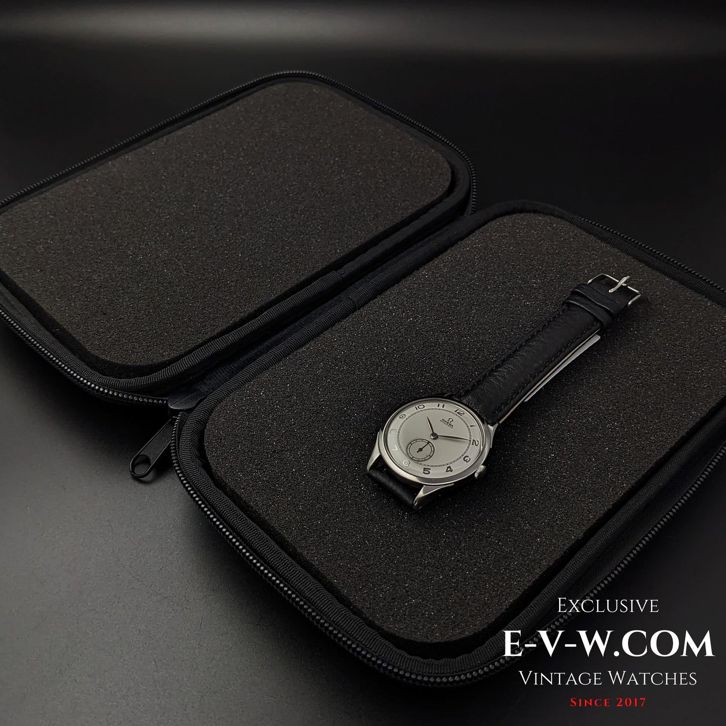 Montre Omega automatique à percussion de la Seconde Guerre mondiale, modèle 1944, datant de 1944 (79 ans) / Réf. 2374-3 / Calibre rare 30.10 RA PC, mécanisme conçu par Cherles Perregaux