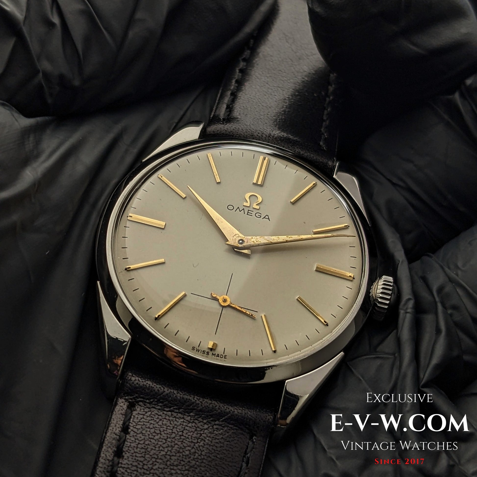 Omega CK 2900 Vintage 1956 watch with rare Cal. 267 movement, featuring a champagne dial and gold-tone indices. A timeless collectible for enthusiasts.