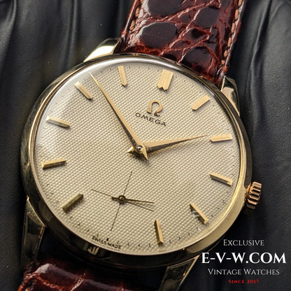 Omega vintage de 72 ans, cadran guilloché-honeucombe / Réf. 2512 11 / Cal. 266 / Année 1952