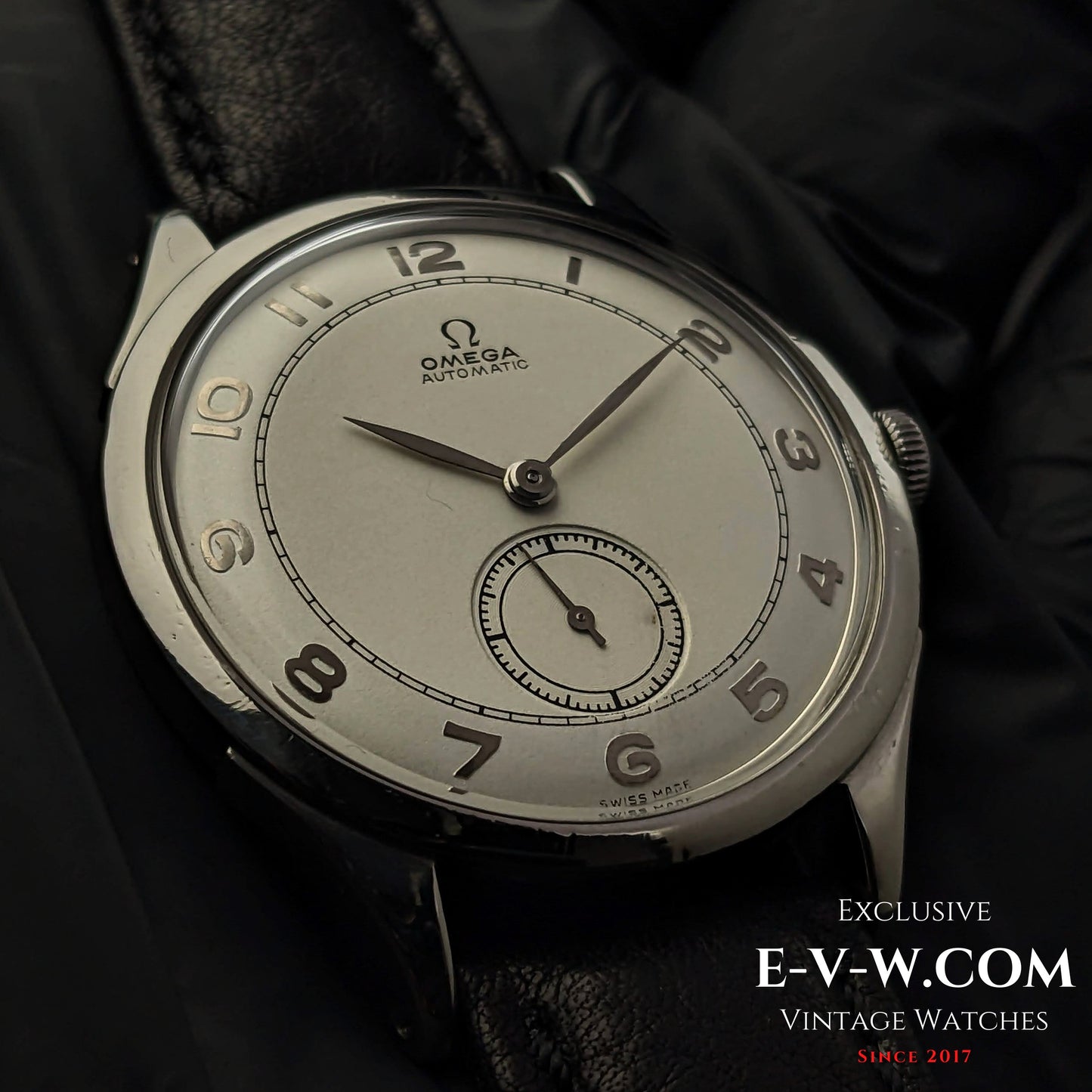 Montre Omega automatique à percussion de la Seconde Guerre mondiale, modèle 1944, datant de 1944 (79 ans) / Réf. 2374-3 / Calibre rare 30.10 RA PC, mécanisme conçu par Cherles Perregaux