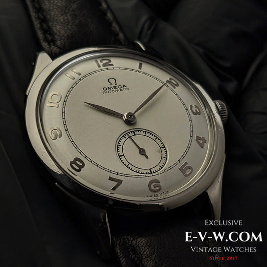 Montre Omega automatique à percussion de la Seconde Guerre mondiale, modèle 1944, datant de 1944 (79 ans) / Réf. 2374-3 / Calibre rare 30.10 RA PC, mécanisme conçu par Cherles Perregaux