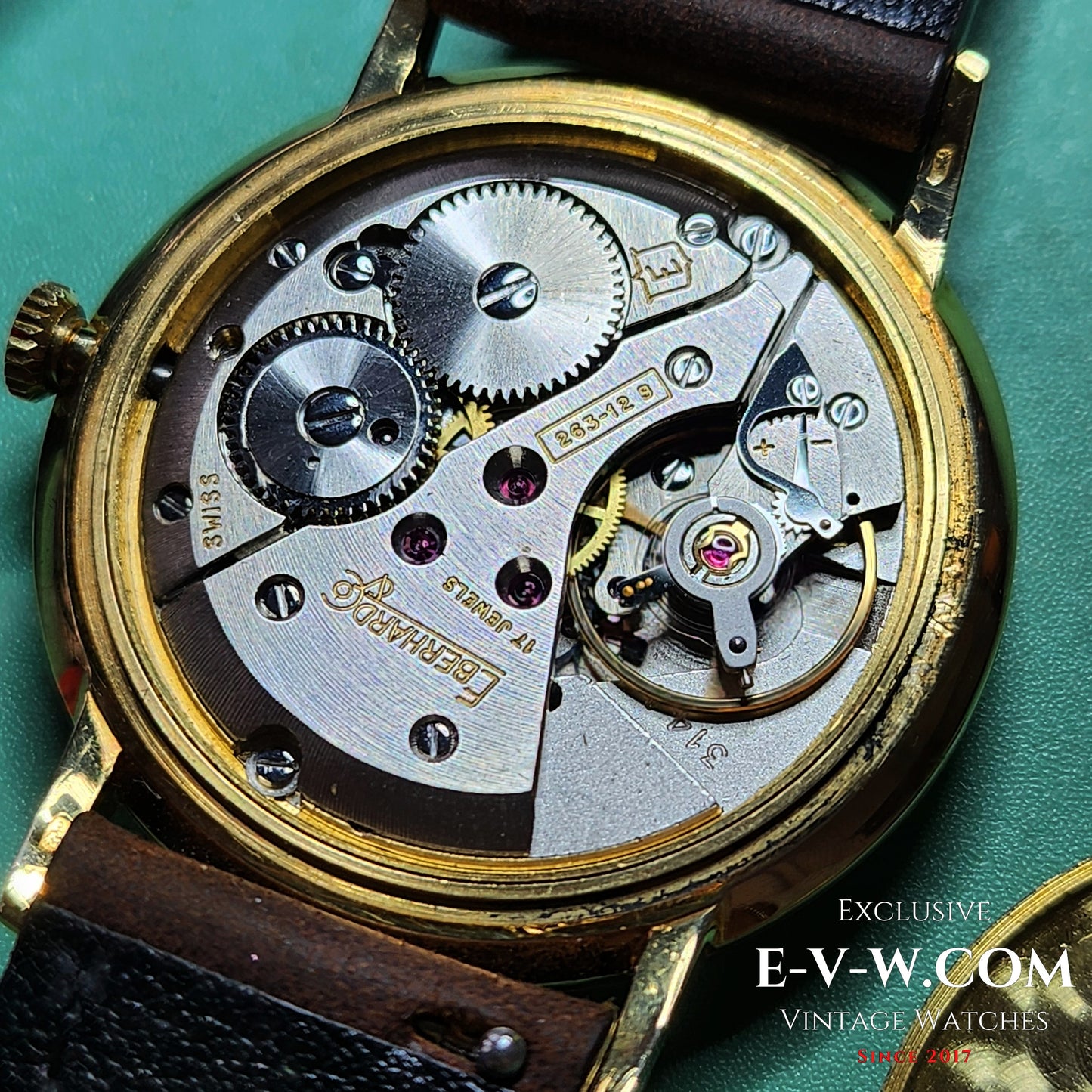 Montre habillée Eberhard &amp; Co en or 18 carats des années 1960 | Rare indicateur de date à roulette | Cal. 236-129 |