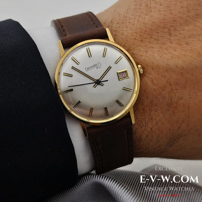 Montre habillée Eberhard &amp; Co en or 18 carats des années 1960 | Rare indicateur de date à roulette | Cal. 236-129 |