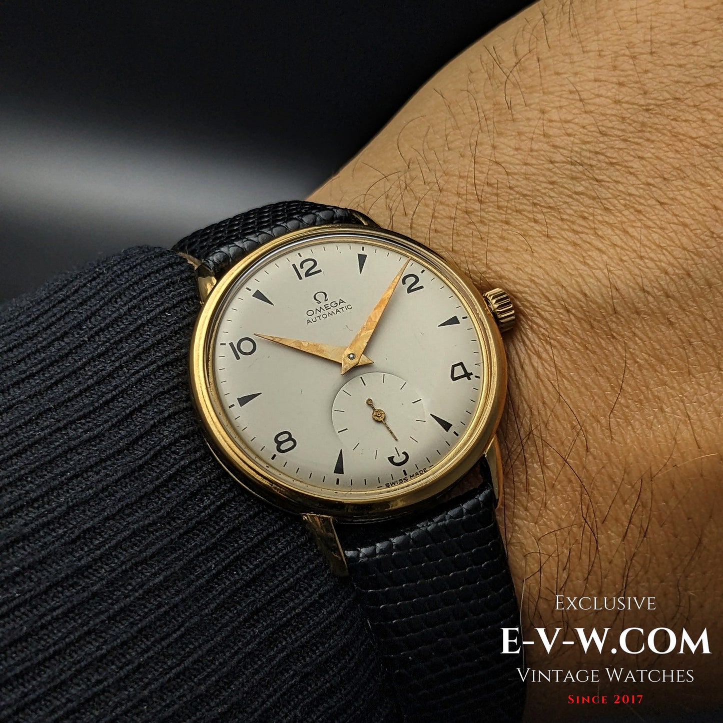 Montre Omega automatique à poussoirs, modèle vintage de 1947, réf. F.6212, calibre 28.10RA, dessinée par Cherles Perregaux.