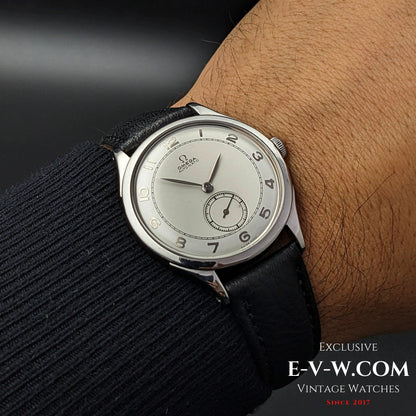 Montre Omega automatique à percussion de la Seconde Guerre mondiale, modèle 1944, datant de 1944 (79 ans) / Réf. 2374-3 / Calibre rare 30.10 RA PC, mécanisme conçu par Cherles Perregaux