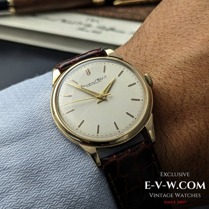 68 ans — IWC Schaffhausen — Montre habillée élégante en or 9 carats — Cal. 89 — Vintage 1957 — Révisée