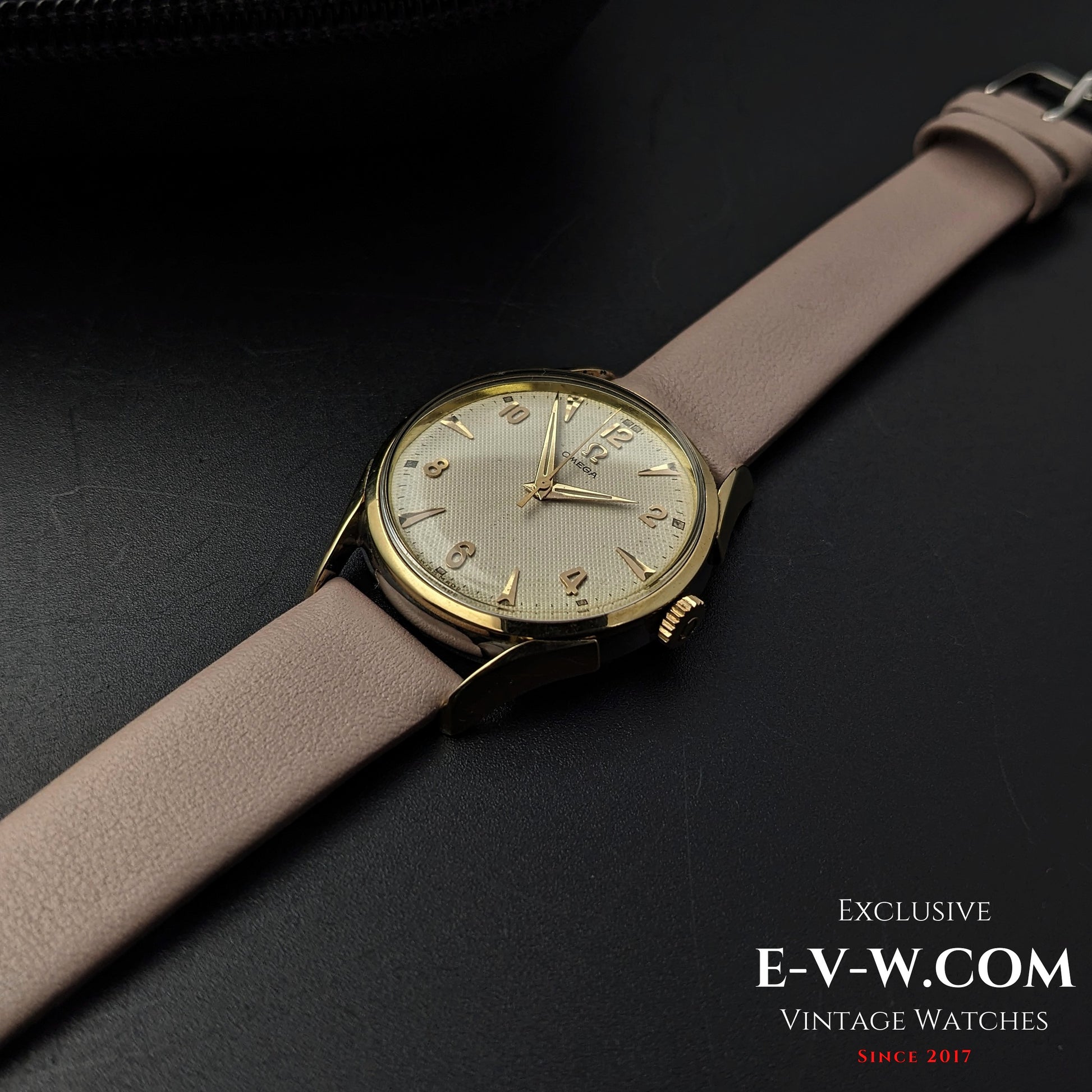 72 Years Old Vintage Omega Rare Guilloche-Honeucomb Dial Ref. 2667 4SC / Cal. 420 / Vintage 1952