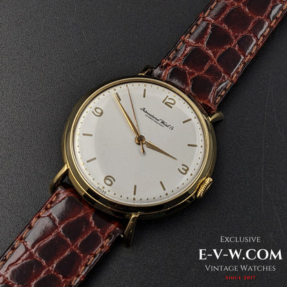 Montre IWC Schaffhausen vintage de 62 ans, en or 18 carats, avec anses en forme de crabe, calibre 89, millésime 1961.