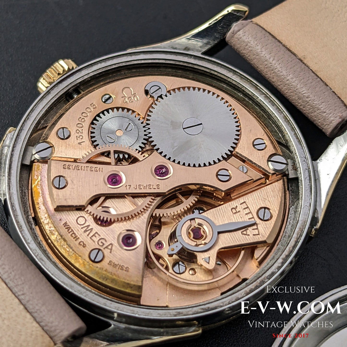 72 Years Old Vintage Omega Rare Guilloche-Honeucomb Dial Ref. 2667 4SC / Cal. 420 / Vintage 1952