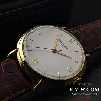 Montre IWC Schaffhausen vintage de 62 ans, en or 18 carats, avec anses en forme de crabe, calibre 89, millésime 1961.