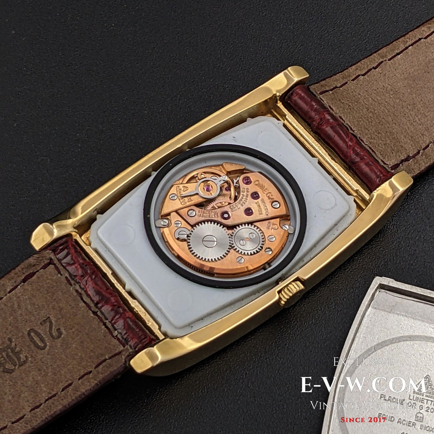 Omega Geneve Tank vintage plaquée or / Jumbo réf. 111010 / Cal. 620 / Année 1971