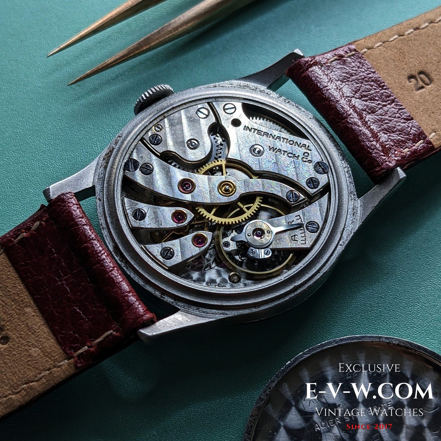 Montre de ville IWC Schaffhausen vintage (87 ans), modèle ancien civil | Cal. 83 | Année 1938 / Révisée