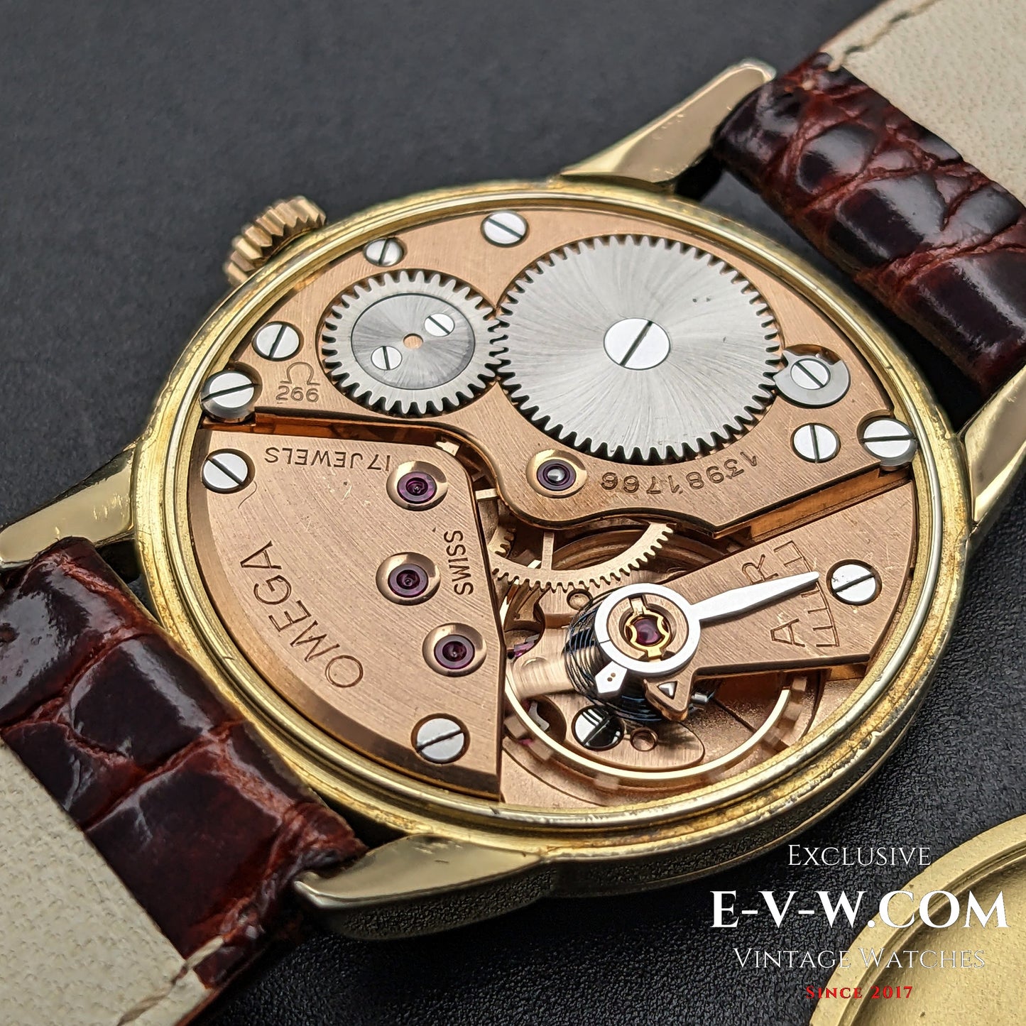 Omega vintage de 72 ans, cadran guilloché-honeucombe / Réf. 2512 11 / Cal. 266 / Année 1952