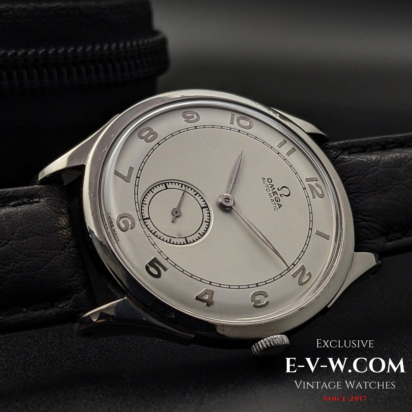 Montre Omega automatique à percussion de la Seconde Guerre mondiale, modèle 1944, datant de 1944 (79 ans) / Réf. 2374-3 / Calibre rare 30.10 RA PC, mécanisme conçu par Cherles Perregaux