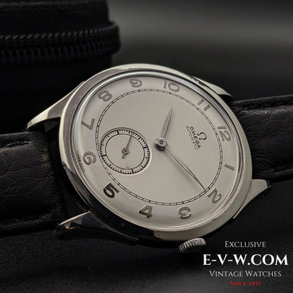 Montre Omega automatique à percussion de la Seconde Guerre mondiale, modèle 1944, datant de 1944 (79 ans) / Réf. 2374-3 / Calibre rare 30.10 RA PC, mécanisme conçu par Cherles Perregaux