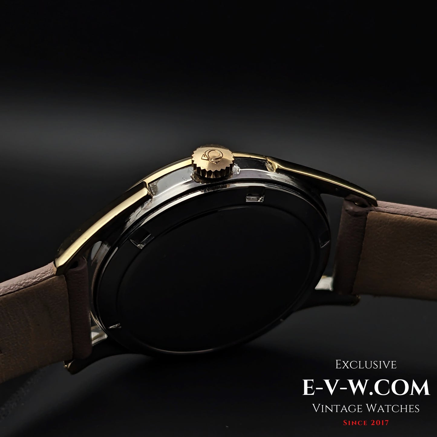 72 Years Old Vintage Omega Rare Guilloche-Honeucomb Dial Ref. 2667 4SC / Cal. 420 / Vintage 1952