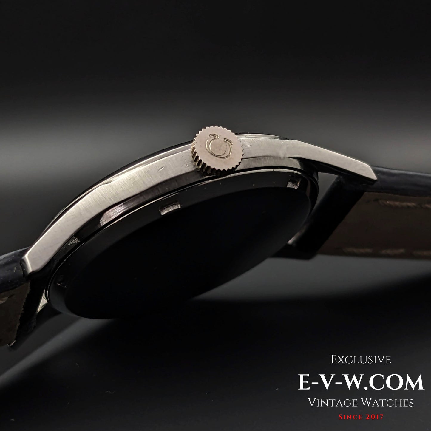 77 Years Old Vintage Omega Black Ref. 2622-1 / Cal. 265 (30T2) / Vintage 1947