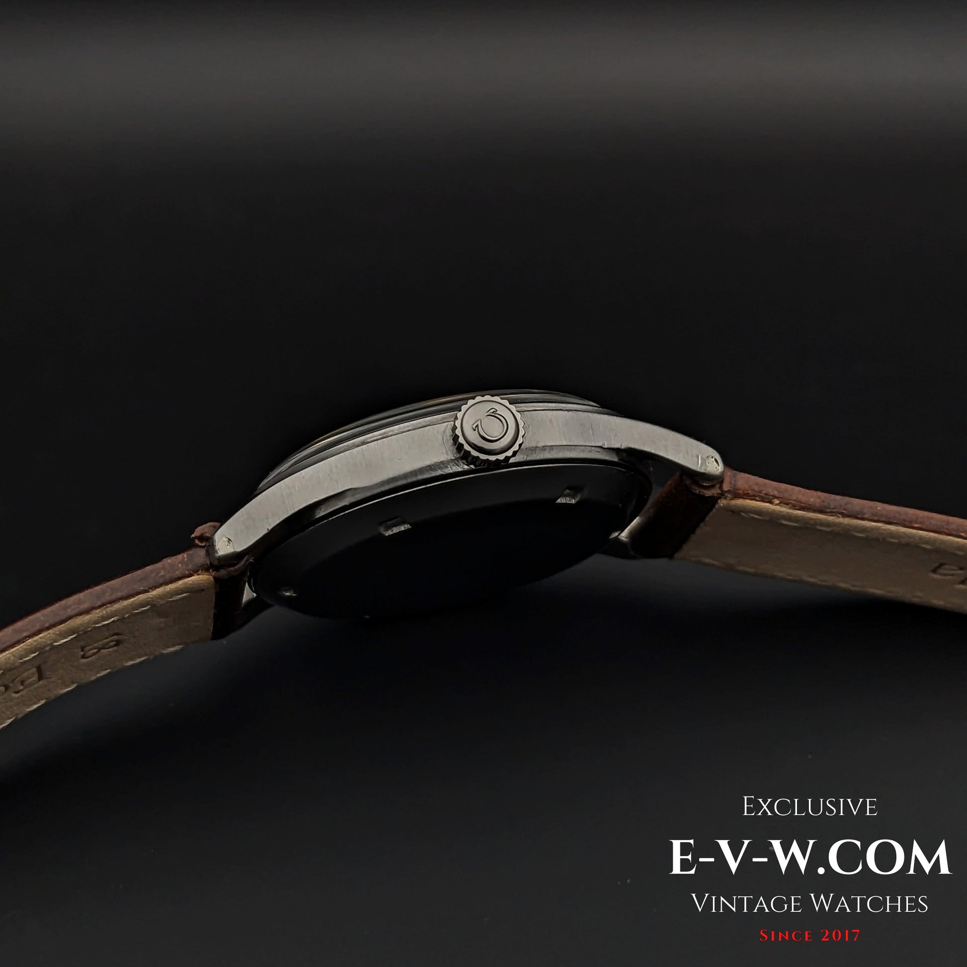 80 Vintage Omega WW II Ref. 2400-1 / Cal. 30T2 PC Vintage 1944