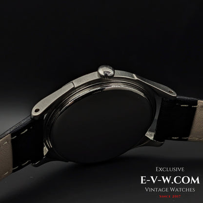 Montre Omega automatique à percussion de la Seconde Guerre mondiale, modèle 1944, datant de 1944 (79 ans) / Réf. 2374-3 / Calibre rare 30.10 RA PC, mécanisme conçu par Cherles Perregaux