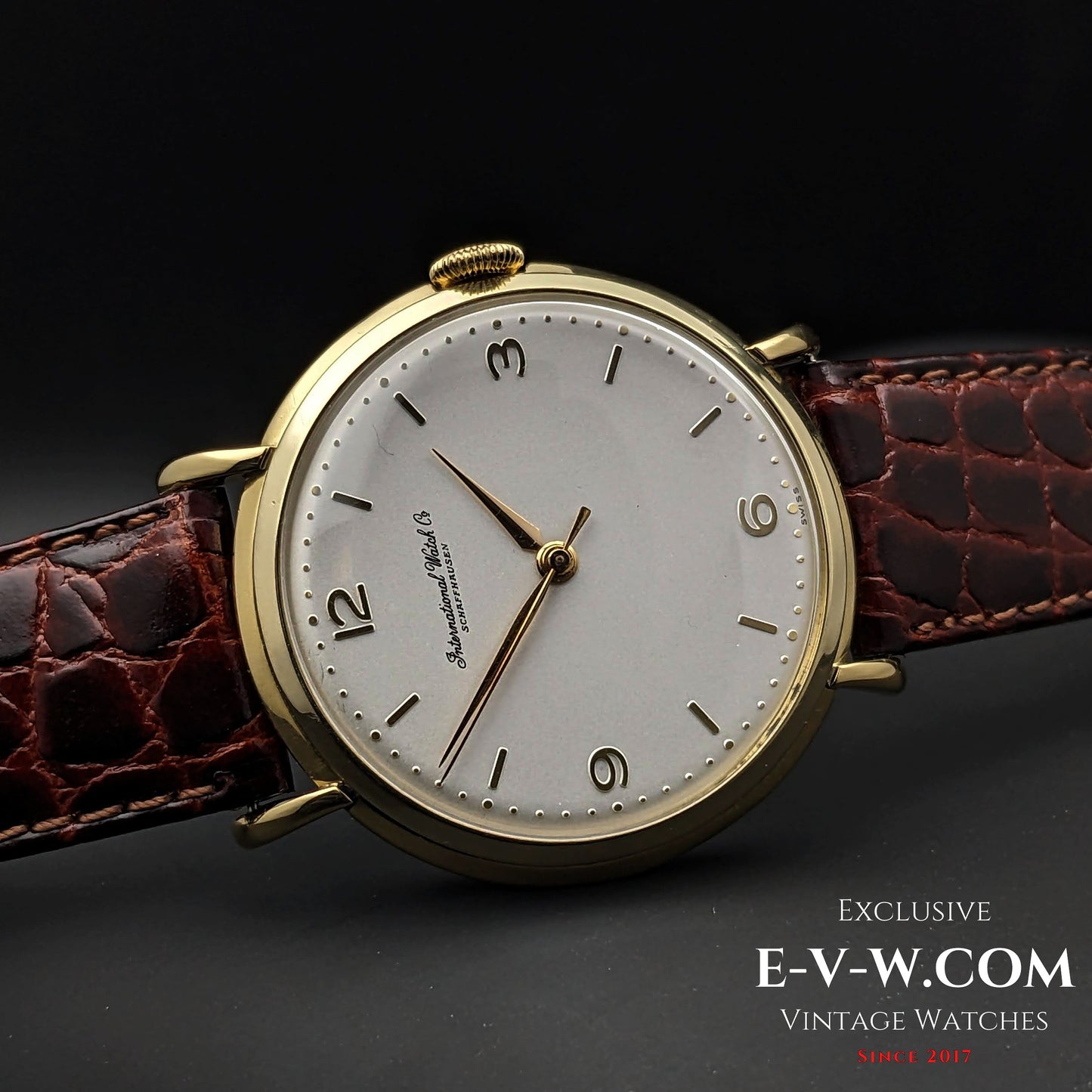 Montre IWC Schaffhausen vintage de 62 ans, en or 18 carats, avec anses en forme de crabe, calibre 89, millésime 1961.