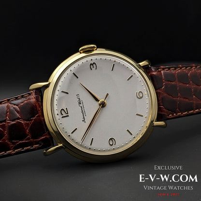 Montre IWC Schaffhausen vintage de 62 ans, en or 18 carats, avec anses en forme de crabe, calibre 89, millésime 1961.