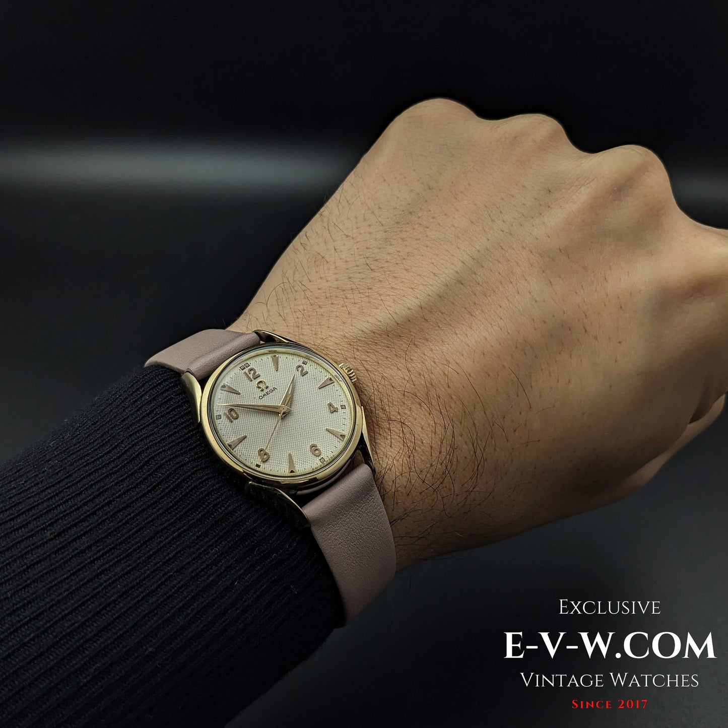 72 Years Old Vintage Omega Rare Guilloche-Honeucomb Dial Ref. 2667 4SC / Cal. 420 / Vintage 1952