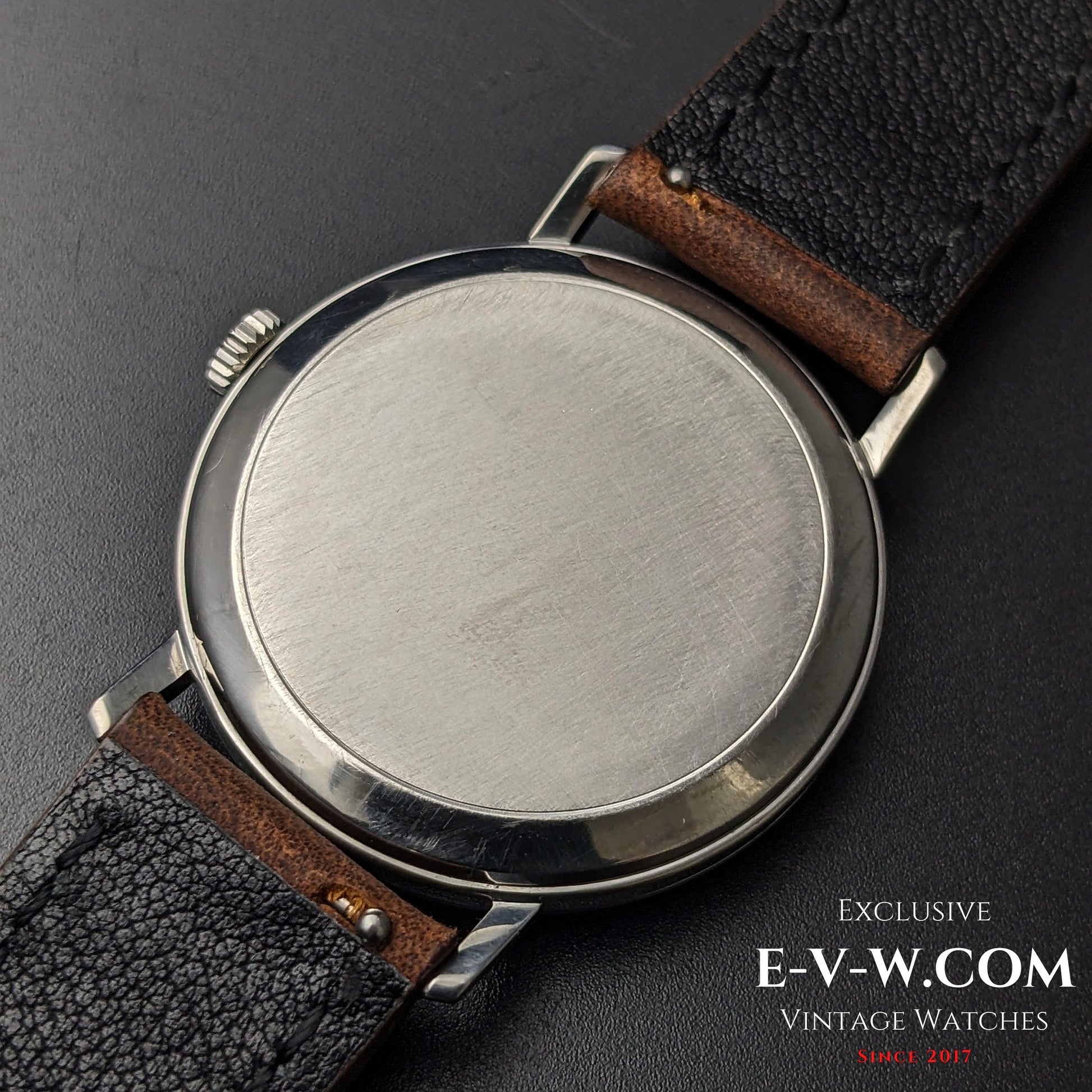 61 Years Old Vintage Omega Classic / Vintage Patina / Ref. 121.002-63 / Cal. 269 / Vintage 196461 Years Old Vintage Omega Classic / Vintage Patina / Ref. 121.002-63 / Cal. 269 / Vintage 1964