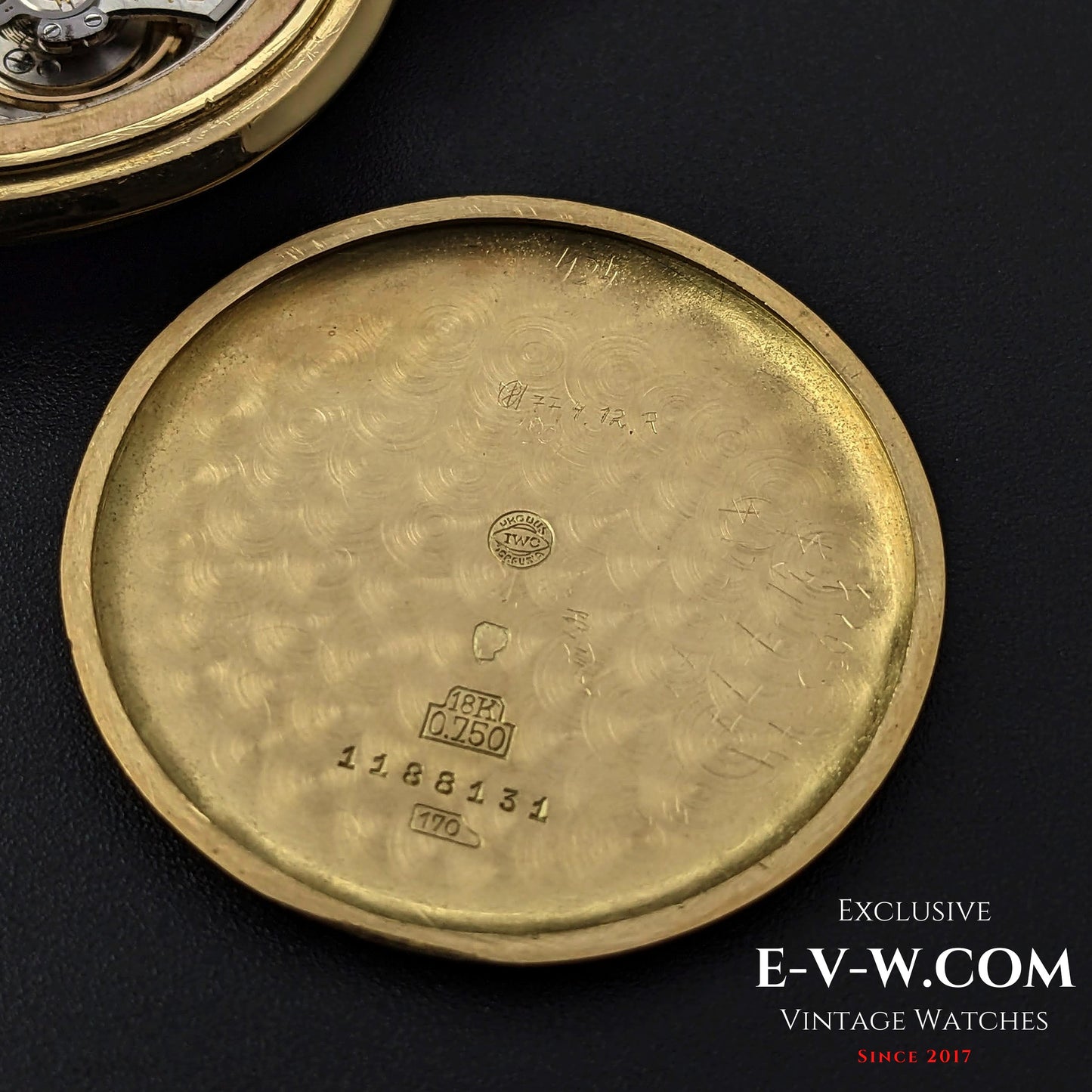 Montre IWC Schaffhausen vintage de 62 ans, en or 18 carats, avec anses en forme de crabe, calibre 89, millésime 1961.