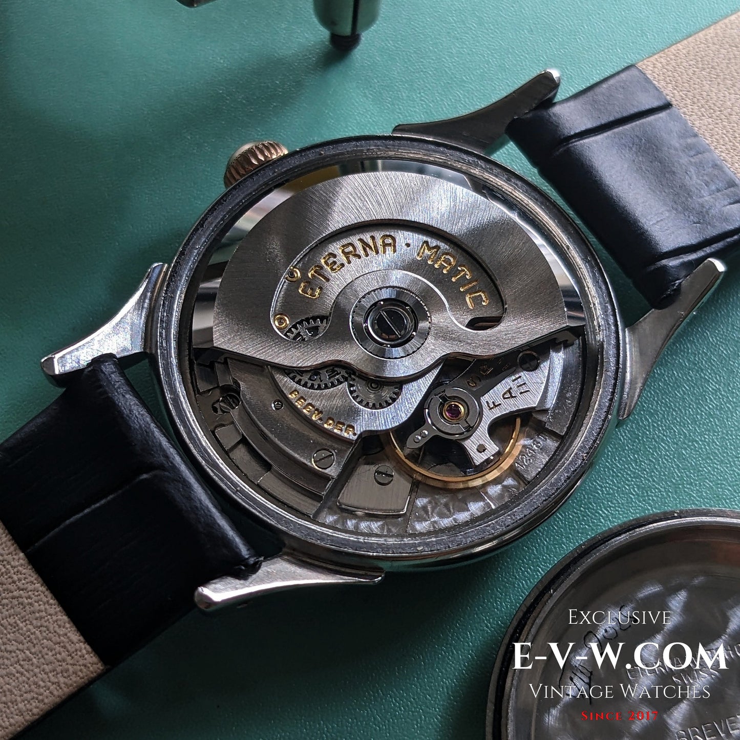 Mouvement automatique Eterna-Matic à cinq billes (première génération) | Boîtier bicolore, cornes élégantes | Calibre 1248T | Année 1950