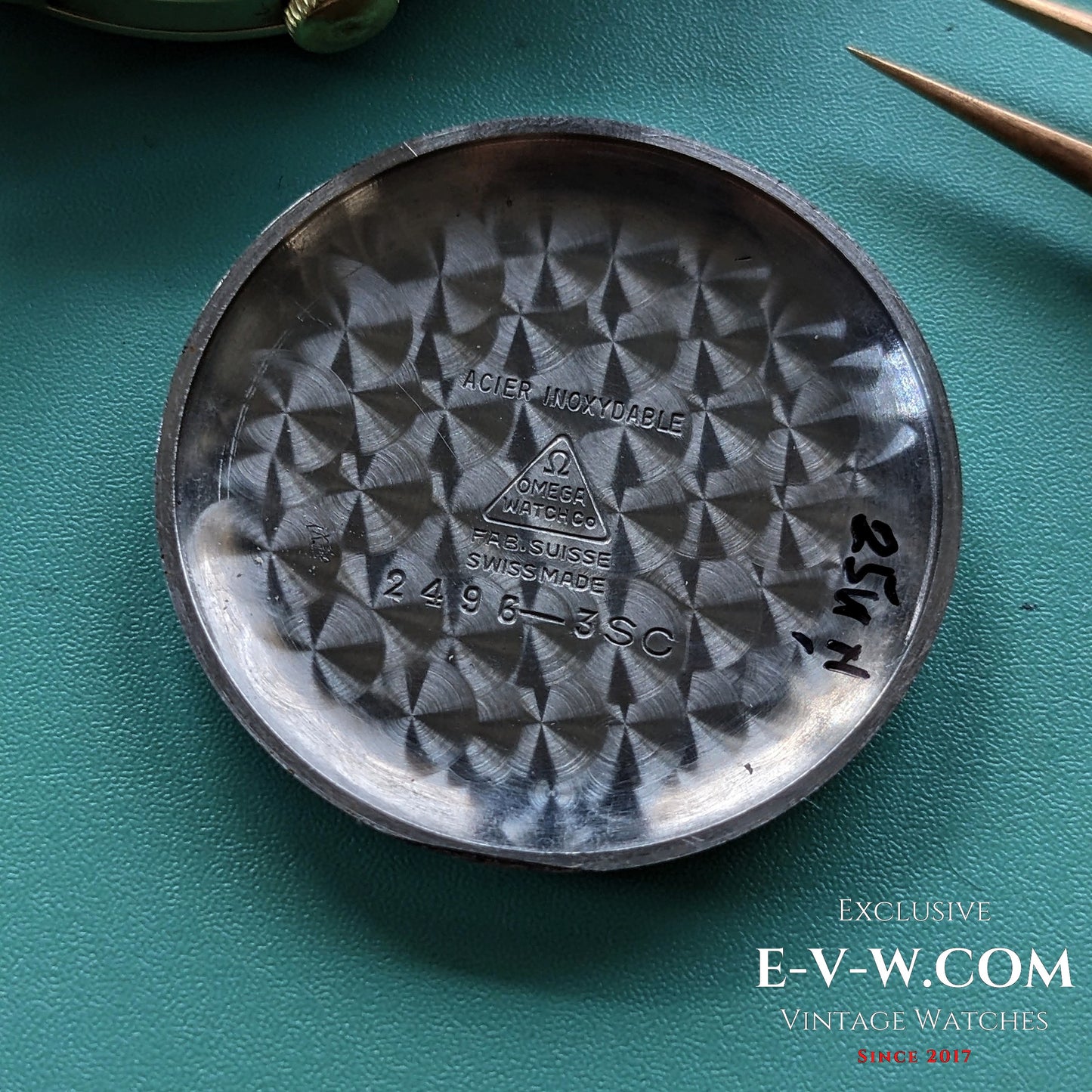 Omega vintage rare de 73 ans, cadran 24 heures / Réf. 2496-3SC / Cal. 283 (30T2) / Année 1952 / Révisée