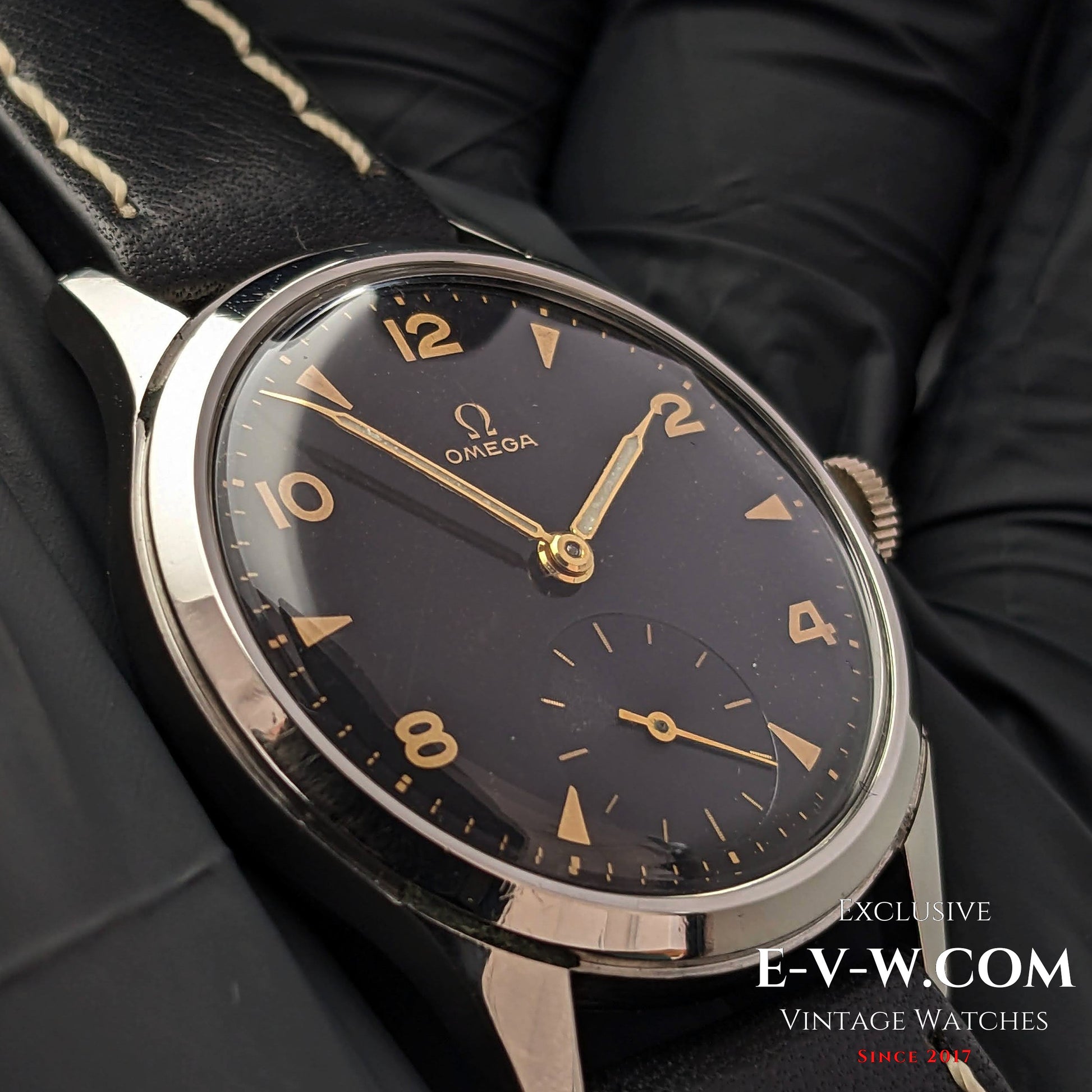 77 Years Old Vintage Omega Black Ref. 2622-1 / Cal. 265 (30T2) / Vintage 1947