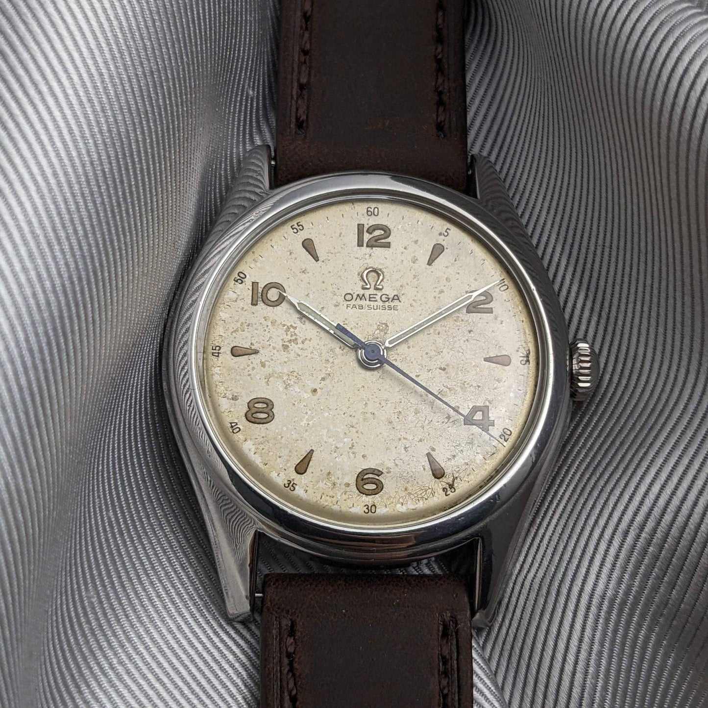 Montre vintage Omega Fab. Suisse, cadran 2537-3, 1948, 78 ans / Révisée