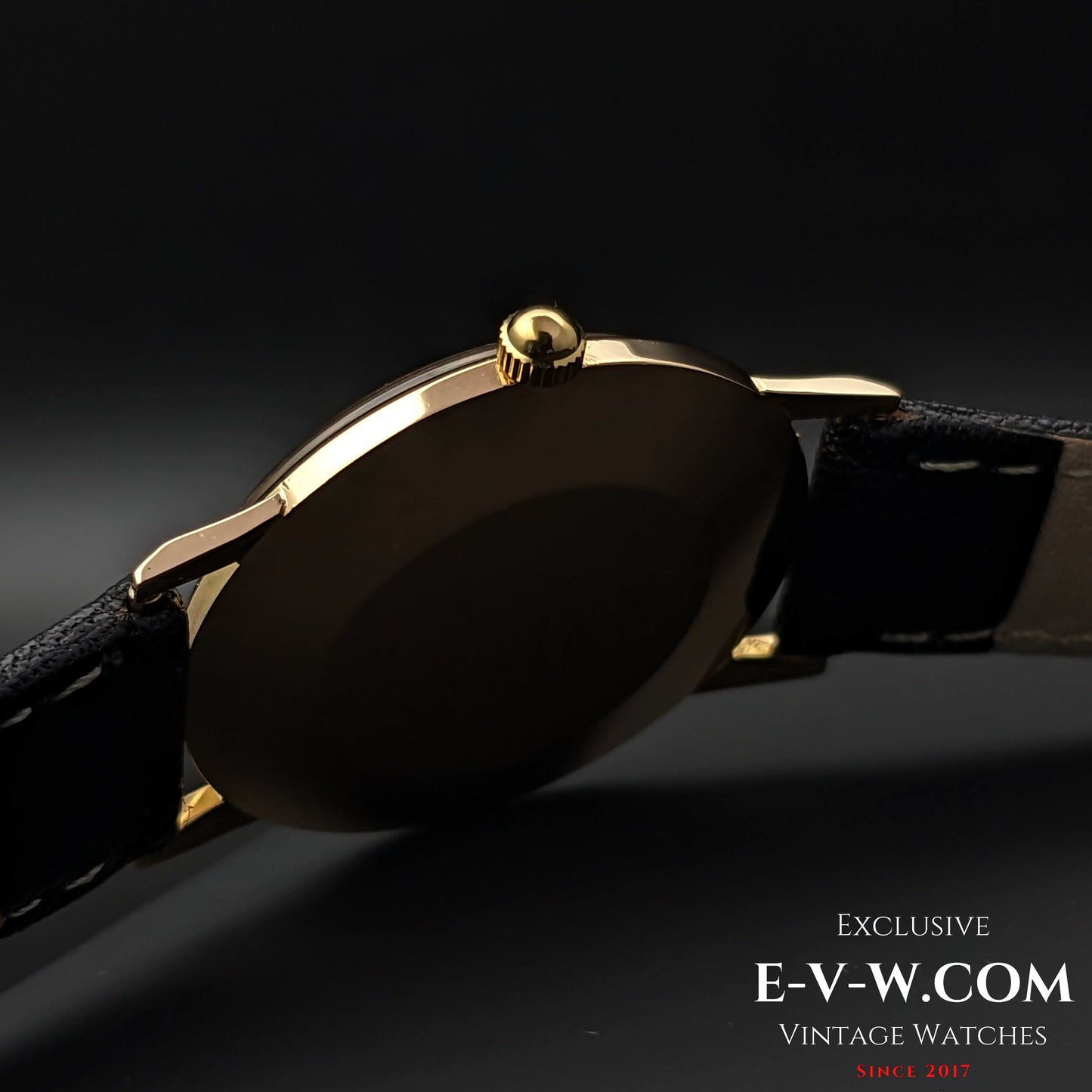 Zenith Waterproof Black Dial  / 18K Gold / Cal.2532 SC  / Vintage Watch 1964