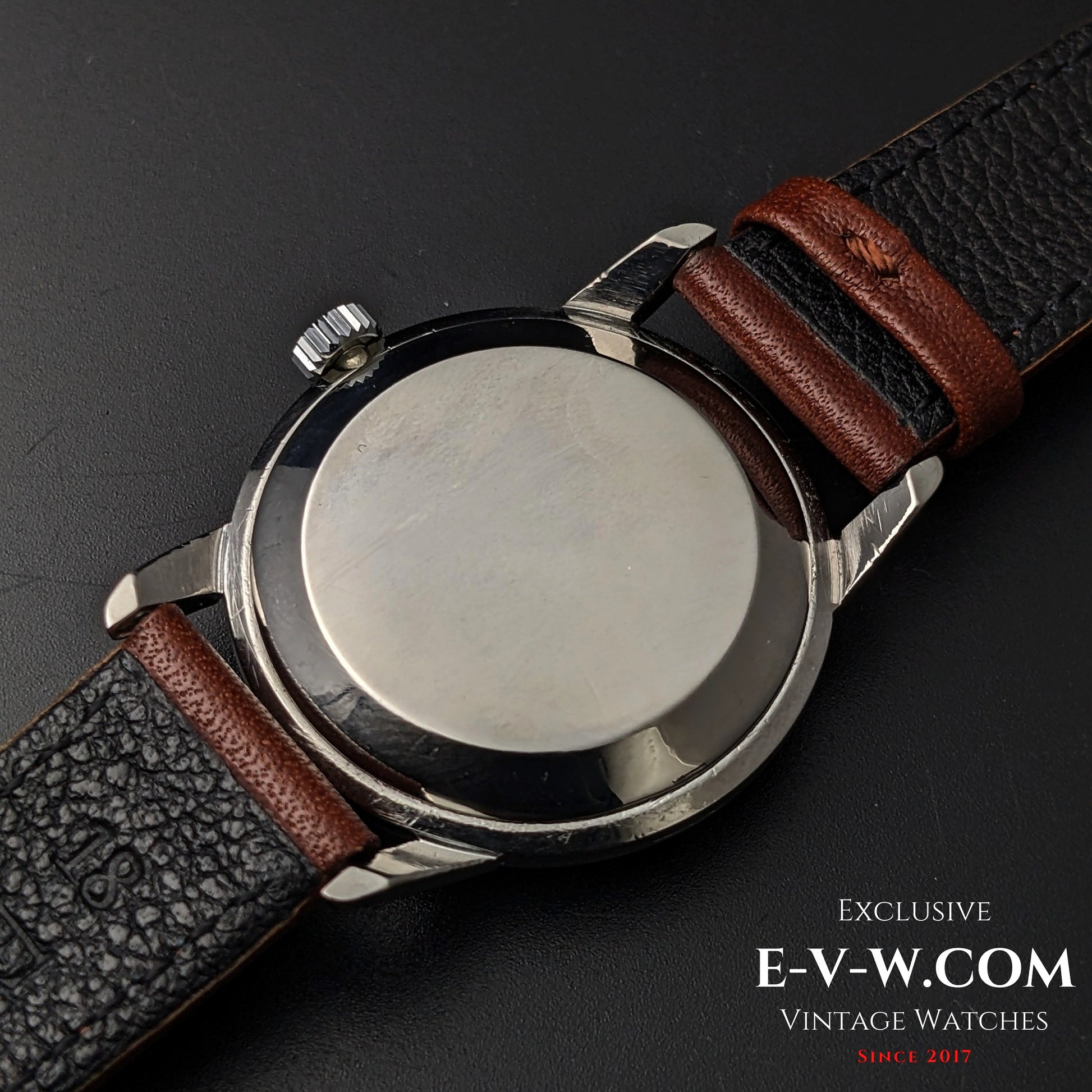 81 Years Old Vintage Longines Classic WWII / Ref. 7222-1 / Cal. 27M / Vintage 194481 Years Old Vintage Longines Classic WWII / Ref. 7222-1 / Cal. 27M / Vintage 194481 Years Old Vintage Longines Classic WWII / Ref. 7222-1 / Cal. 27M / Vintage 1944