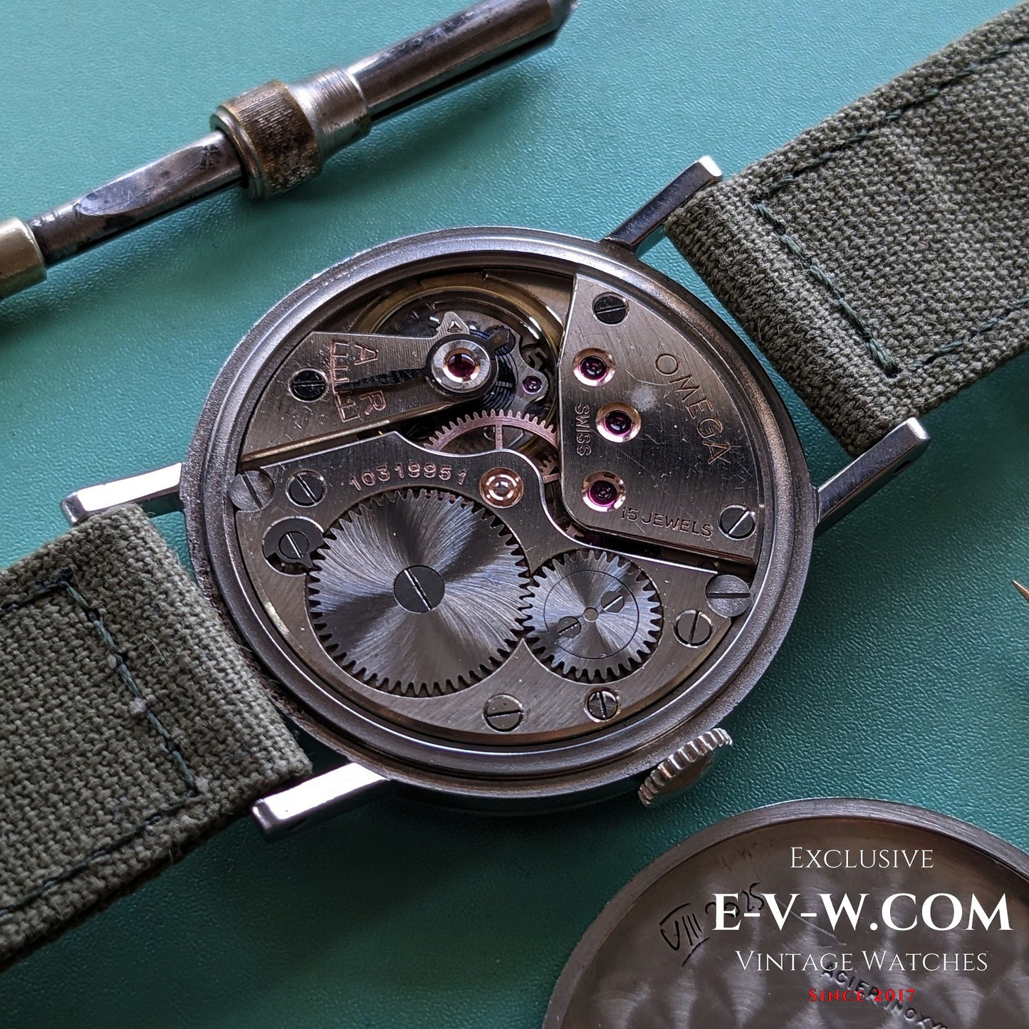 Omega vintage de 81 ans (Seconde Guerre mondiale) | Réf. 2383/2 | Cal. 30T2 | Année de fabrication : 1944 | Entièrement révisée